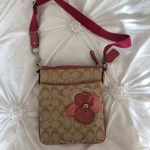 🌸 Coach Signature Messenger Crossbody 🌸